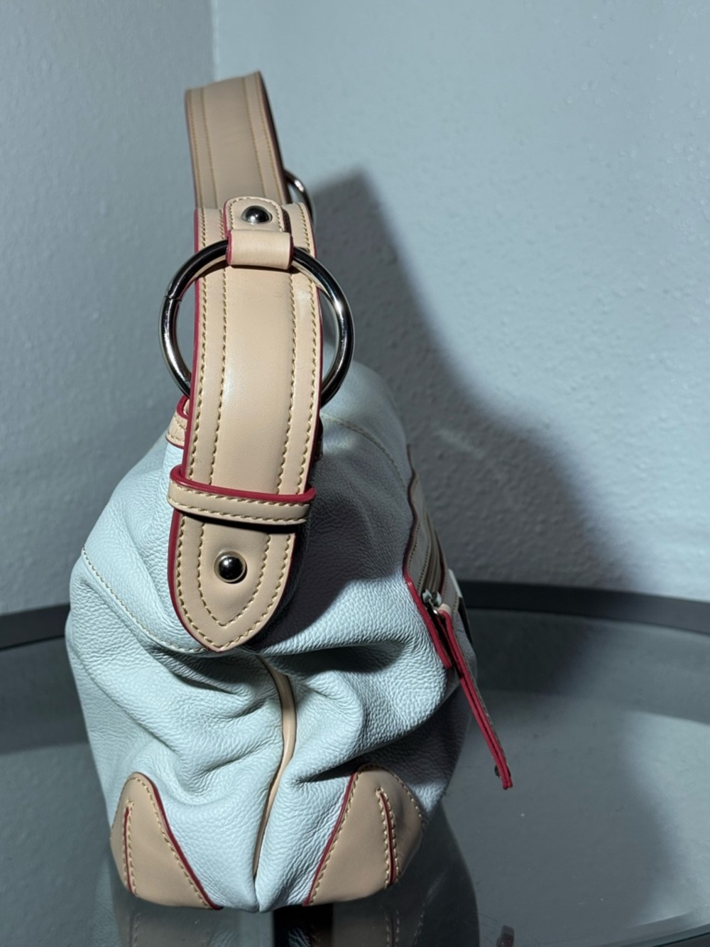 Tignanello White Pebble Leather Shoulder Bag with Tan and red Trim - Picture 3 of 9